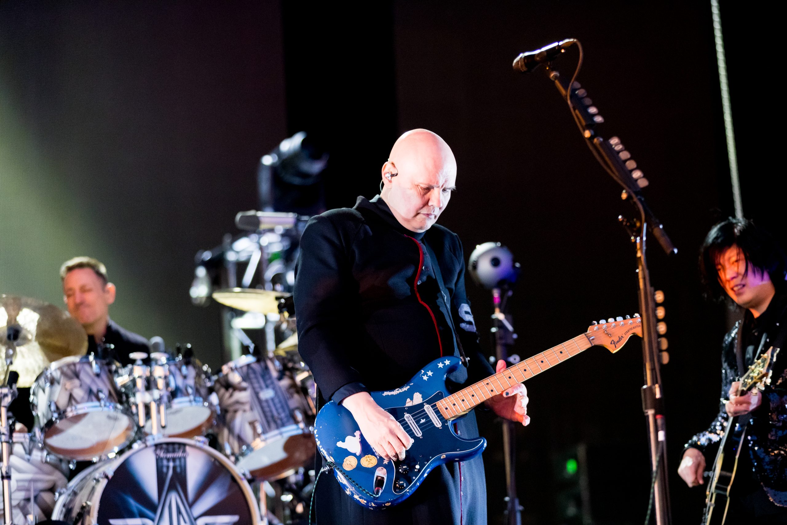 Billy Corgan playing the guitar with The Smashing Pumpkins.