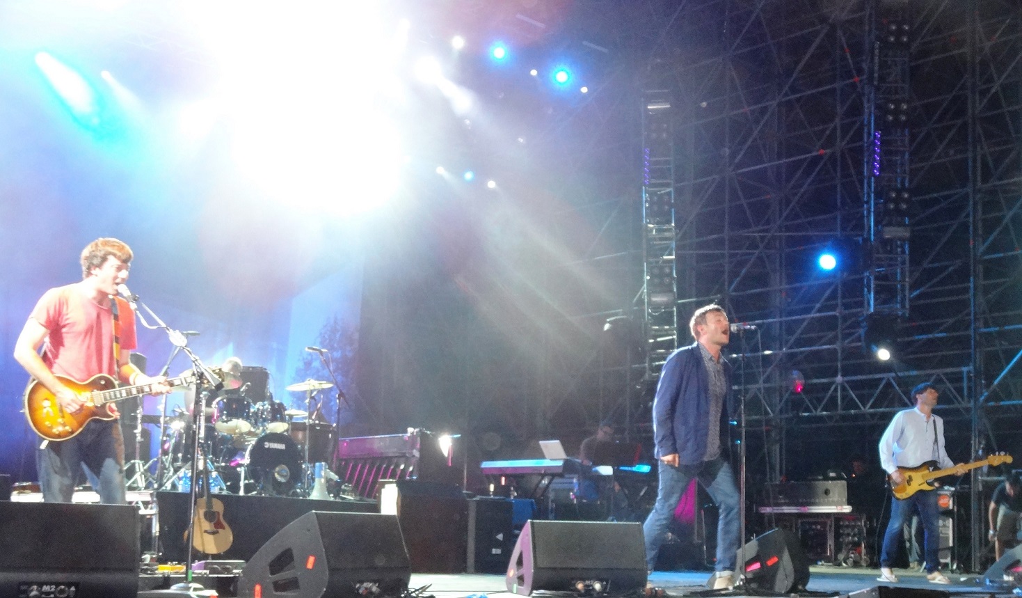 Blur playing live