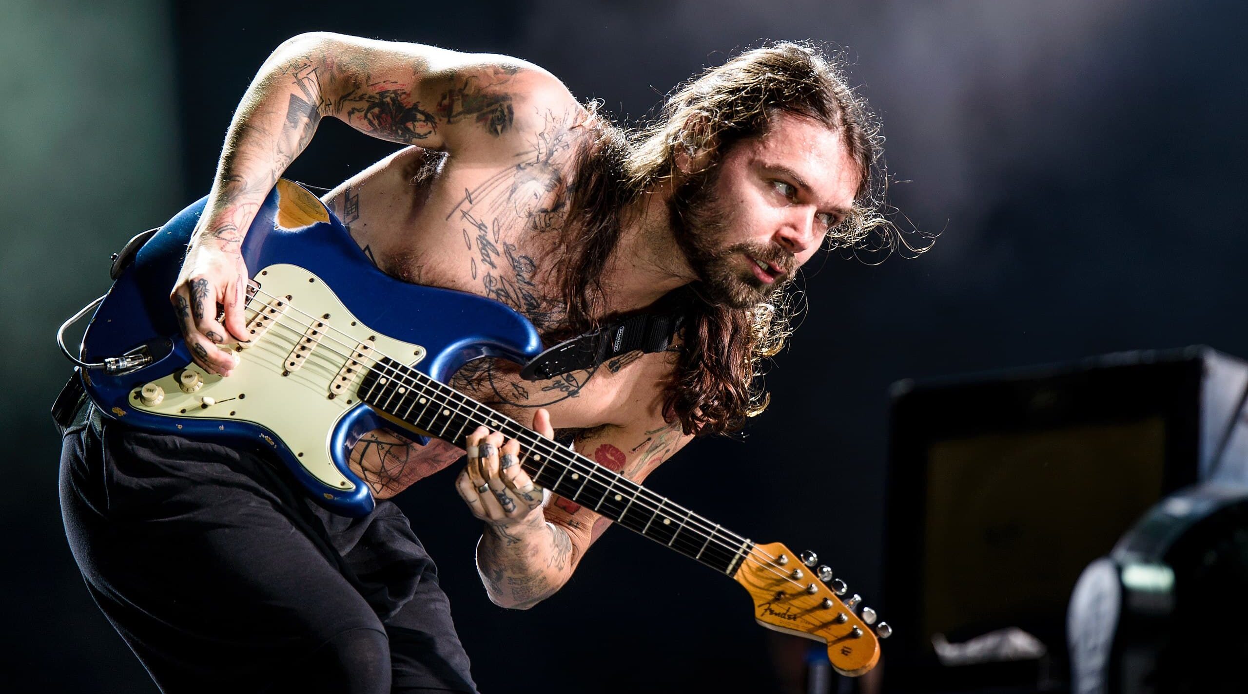 Simon Neil of Biffy Clyro playing the guitar live.